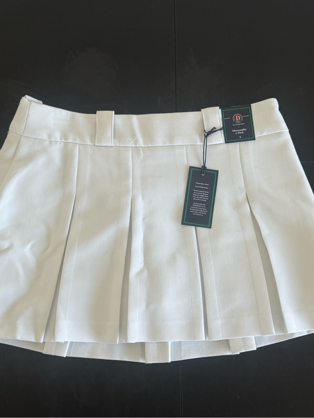 Abercrombie & Fitch White Pleated Mini Skirt